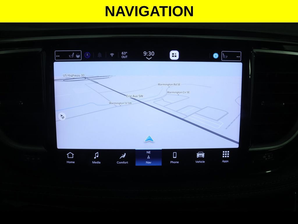 Used 2025 Chrysler Pacifica Limited FWD image 11