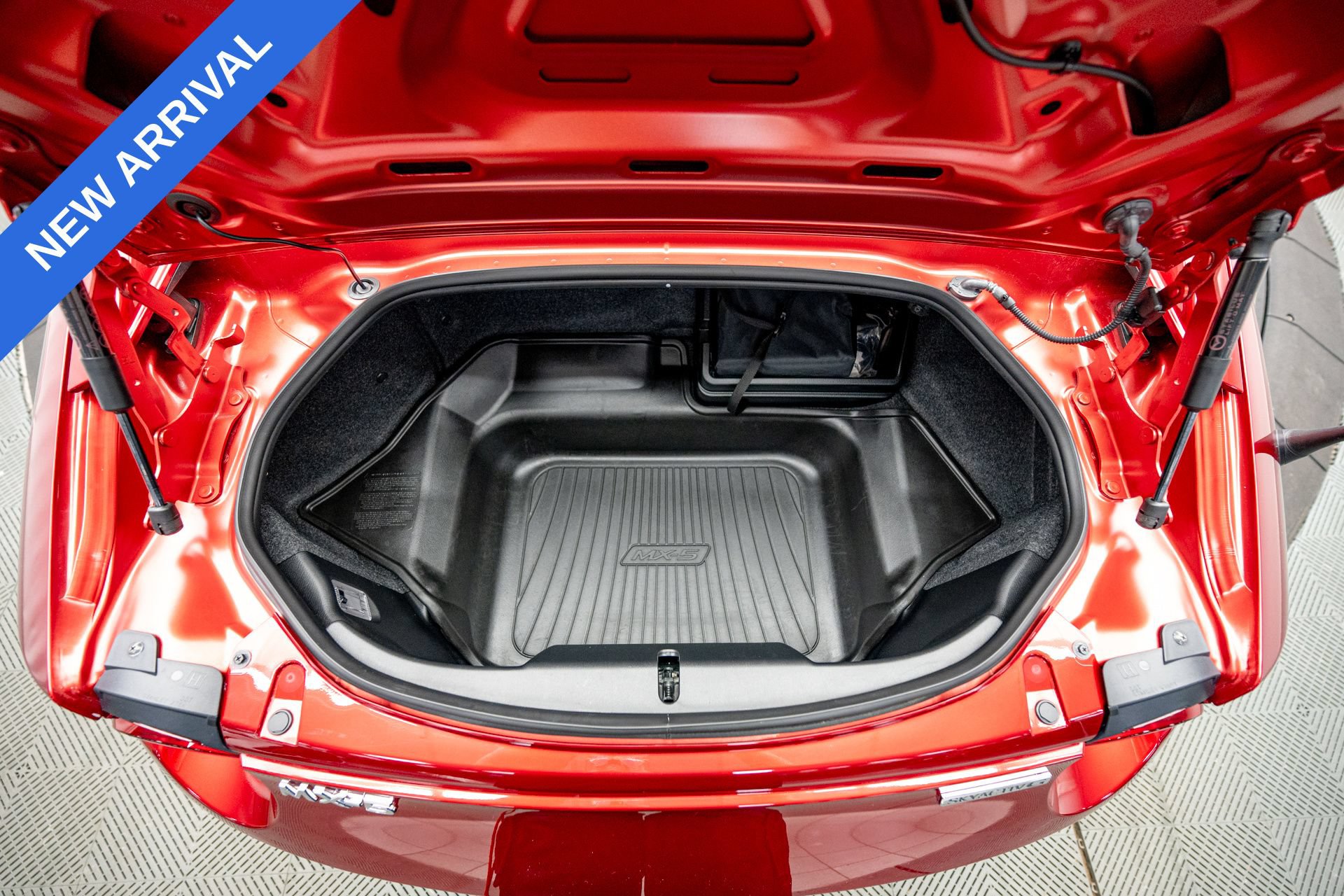 Used 2024 MAZDA MX-5 Miata RF Grand Touring RWD image 29