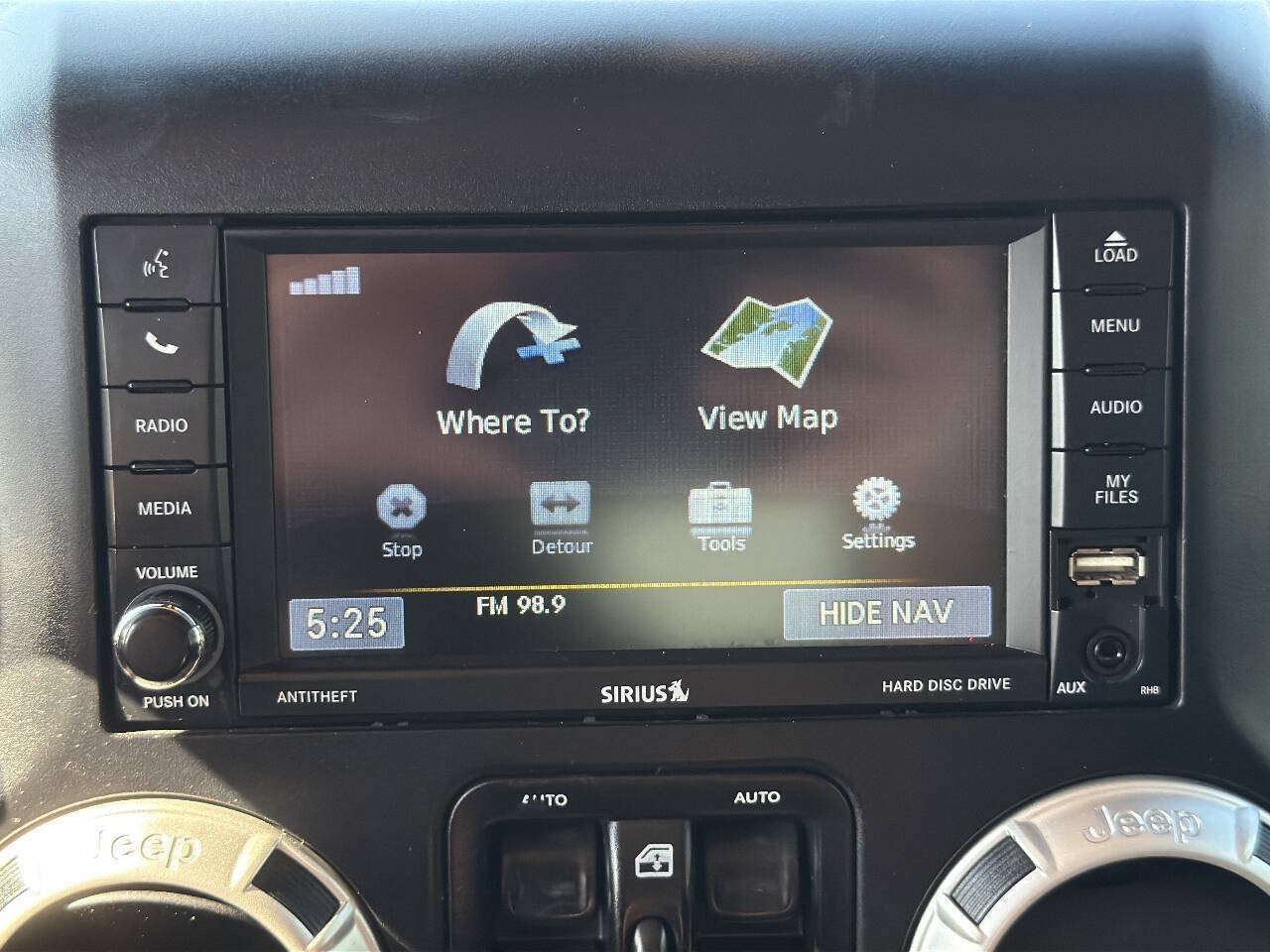 Used 2017 Jeep Wrangler Unlimited Sahara w/ Connectivity Group AWD/4WD image 29