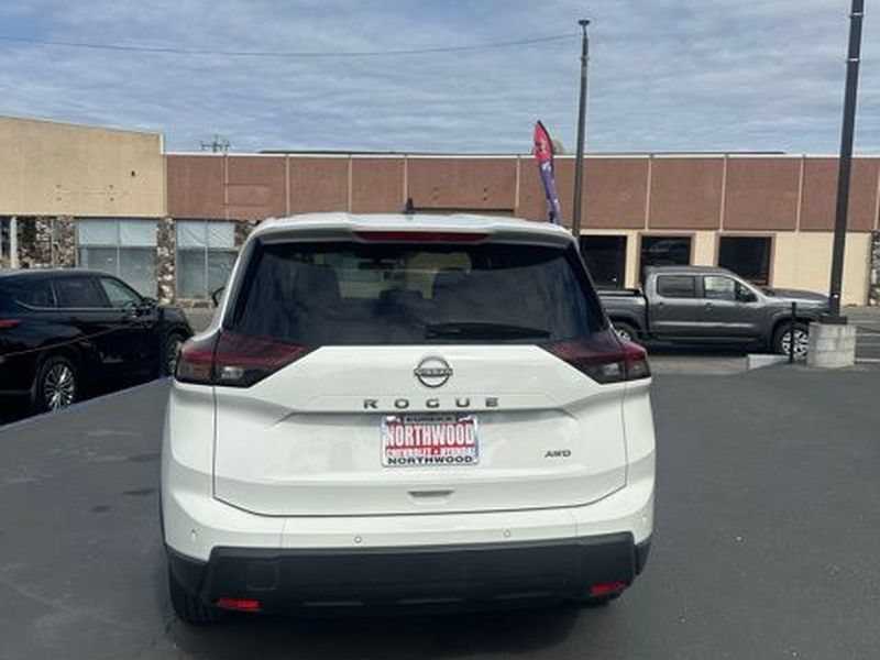 Used 2024 Nissan Rogue S AWD/4WD image 4