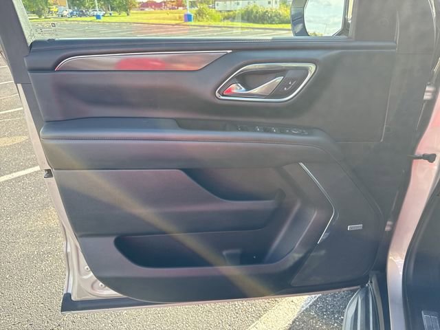 Used 2022 Chevrolet Suburban RST w/ Sport Performance Package image 16