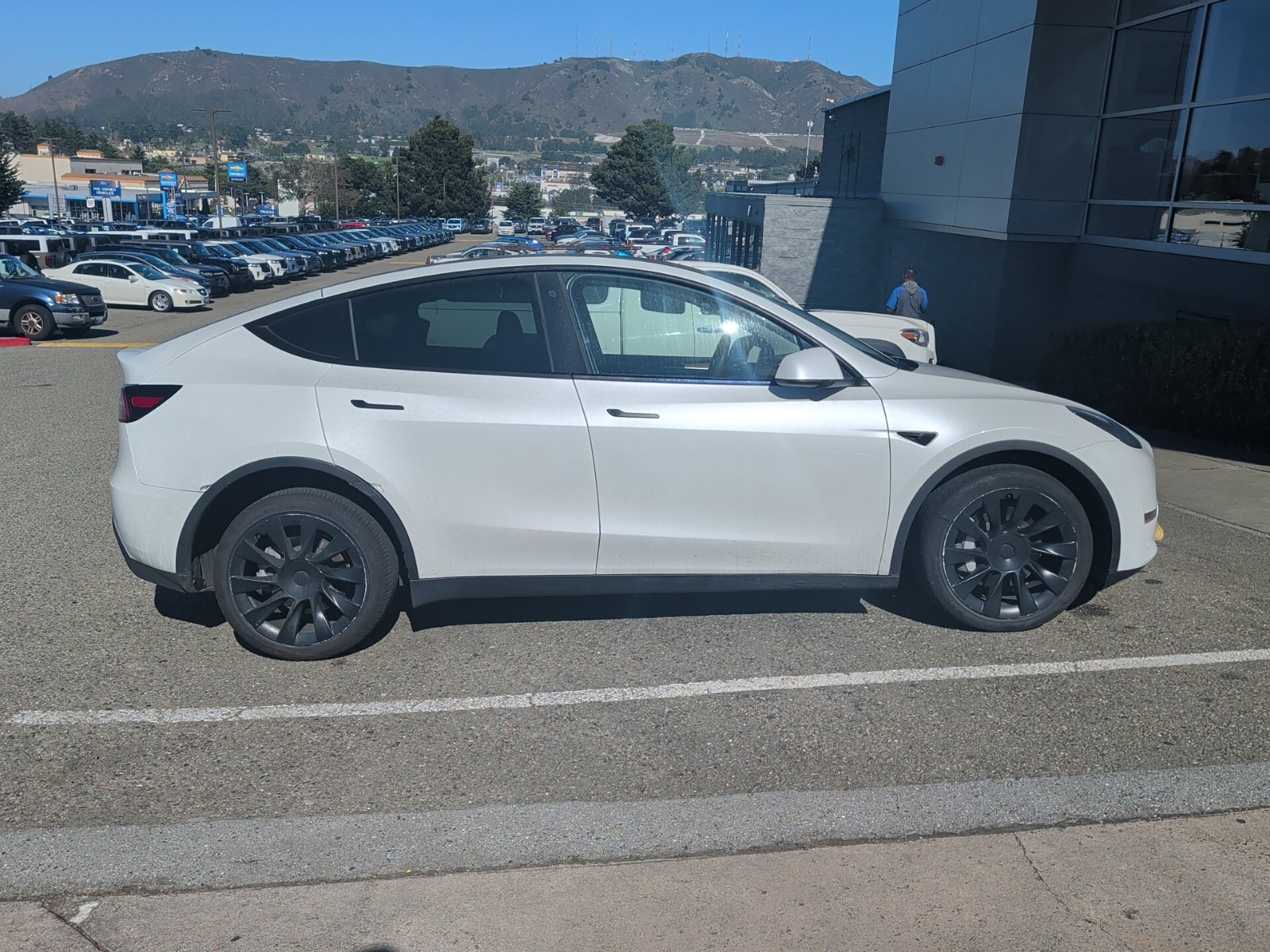 Used 2023 Tesla Model Y Long Range AWD/4WD image 9