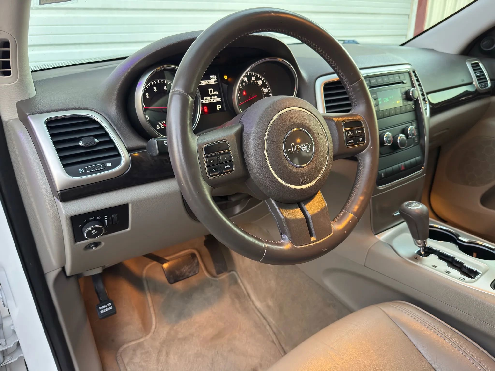 Used 2013 Jeep Grand Cherokee Laredo w/ Laredo E Group image 3