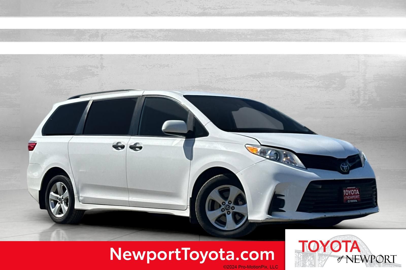 Used 2019 Toyota Sienna L FWD image 1