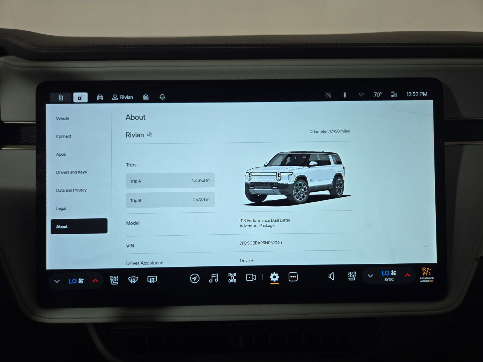 Used 2024 Rivian R1S Adventure image 28