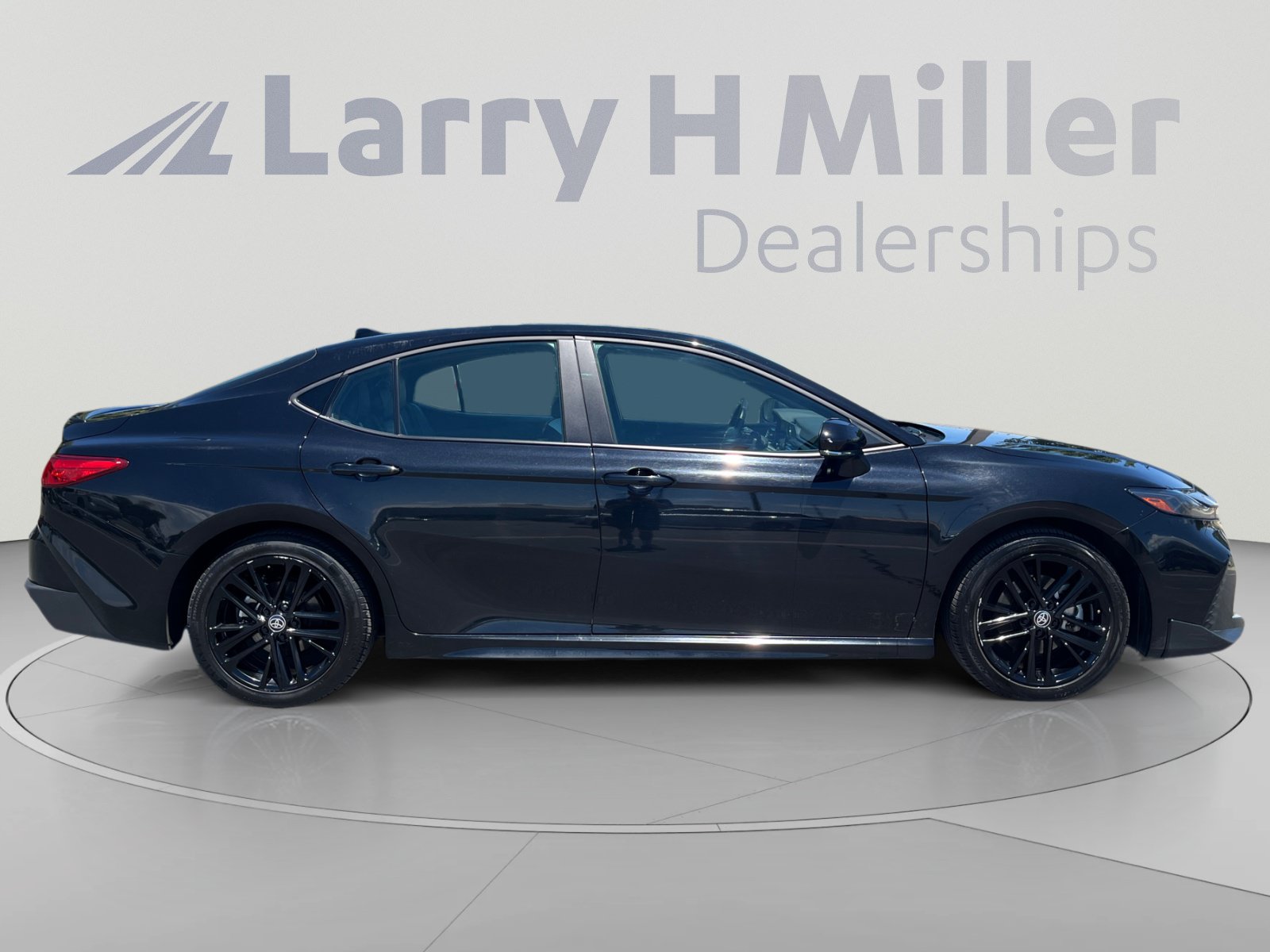 Used 2025 Toyota Camry SE FWD image 6