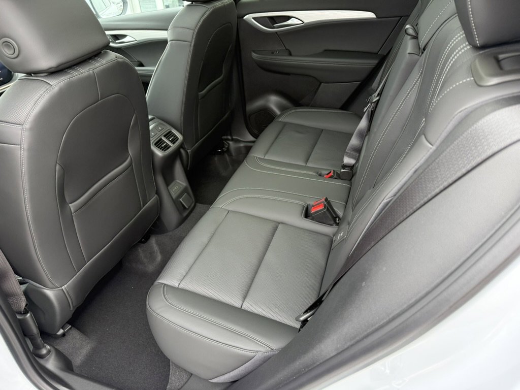 New 2026 Buick Envision Avenir image 10