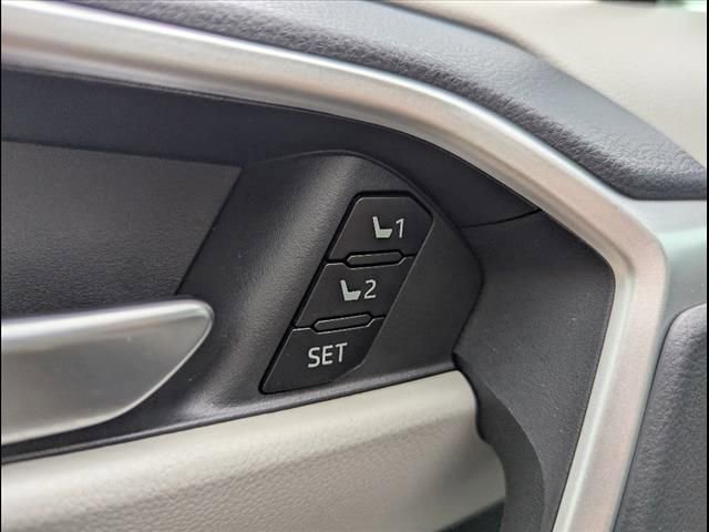 Used 2023 Toyota RAV4 XLE Premium image 39