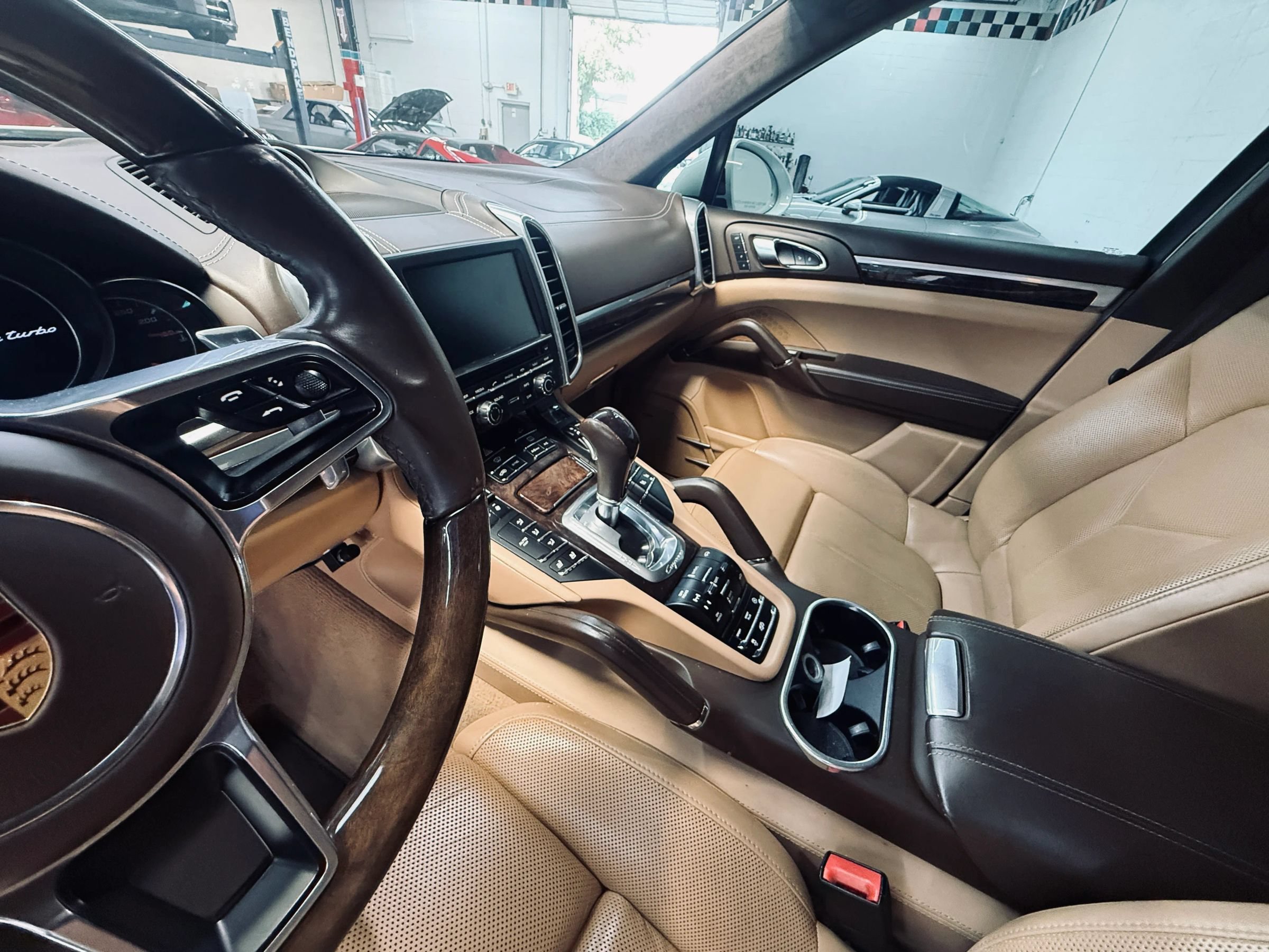 Used 2016 Porsche Cayenne AWD/4WD image 38