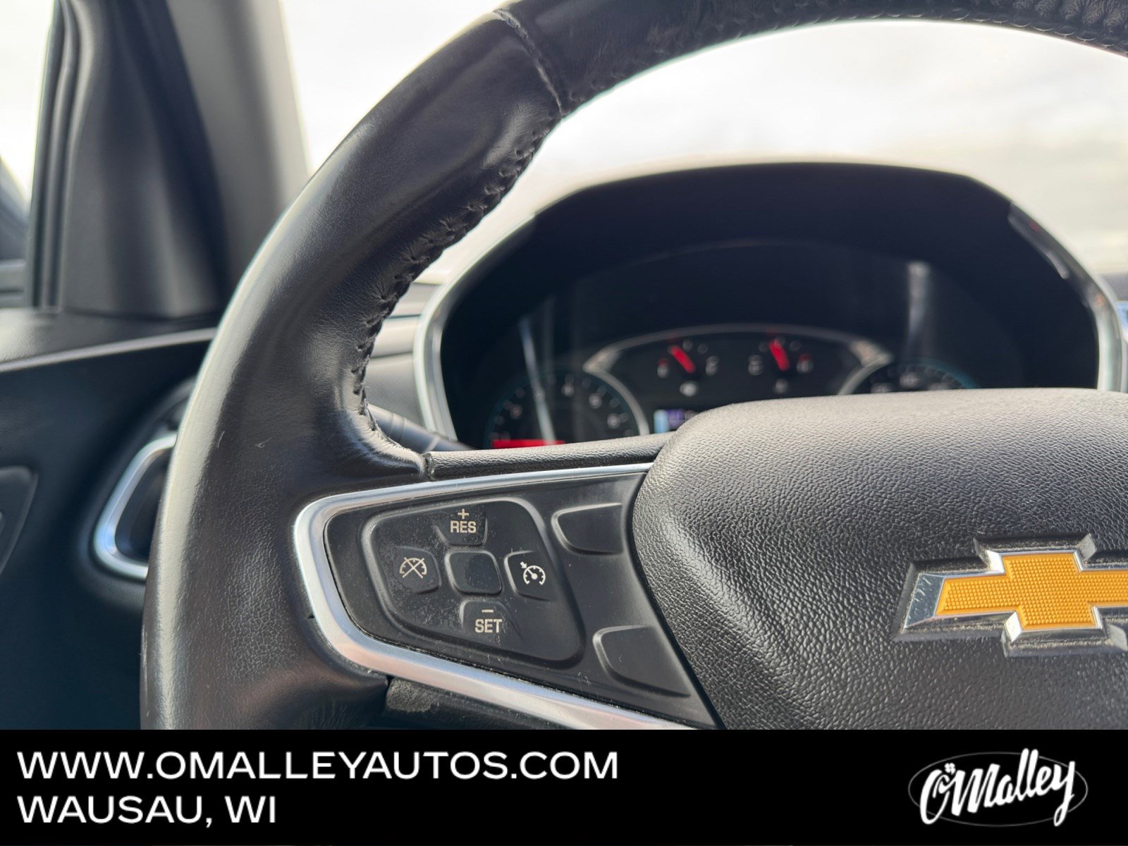 Used 2018 Chevrolet Equinox LT w/ Sun & Infotainment Package image 16