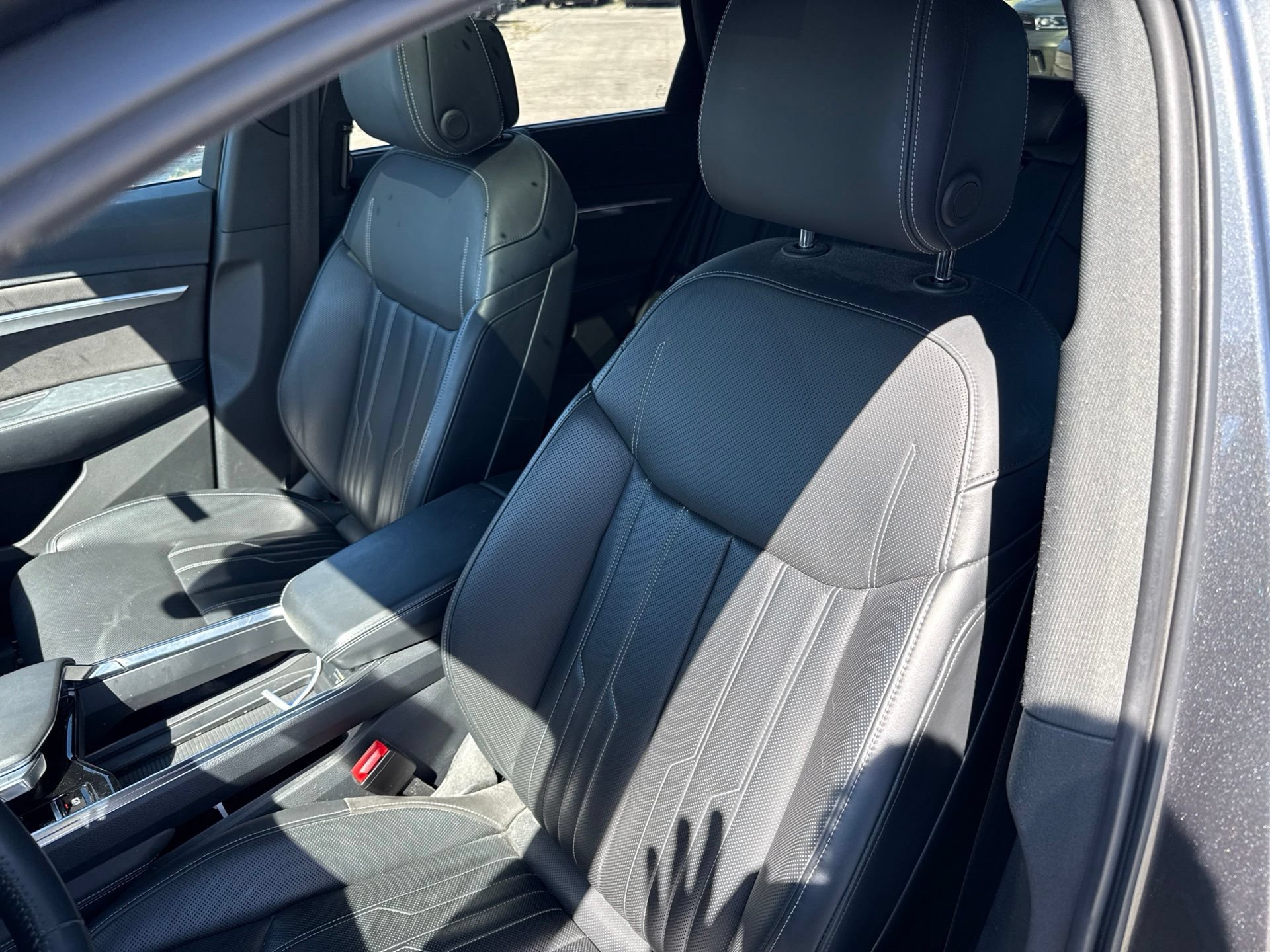 Used 2019 Audi e-tron Prestige w/ Prestige Package AWD/4WD image 11