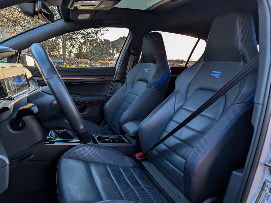Used 2024 Volkswagen Golf R image 15