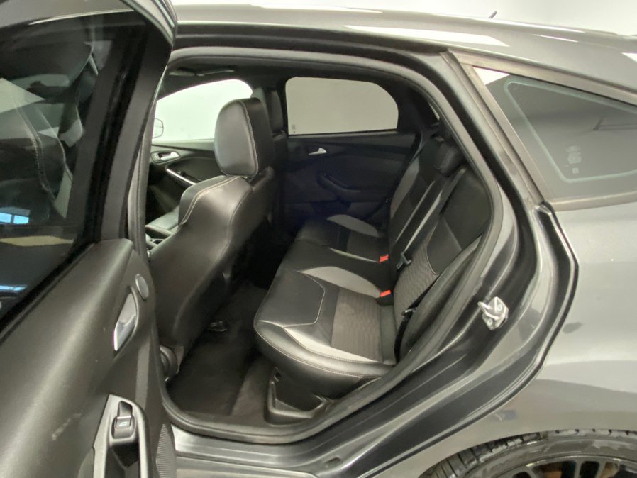 Used 2017 Ford Focus ST w/ Equipment Group 401A image 38