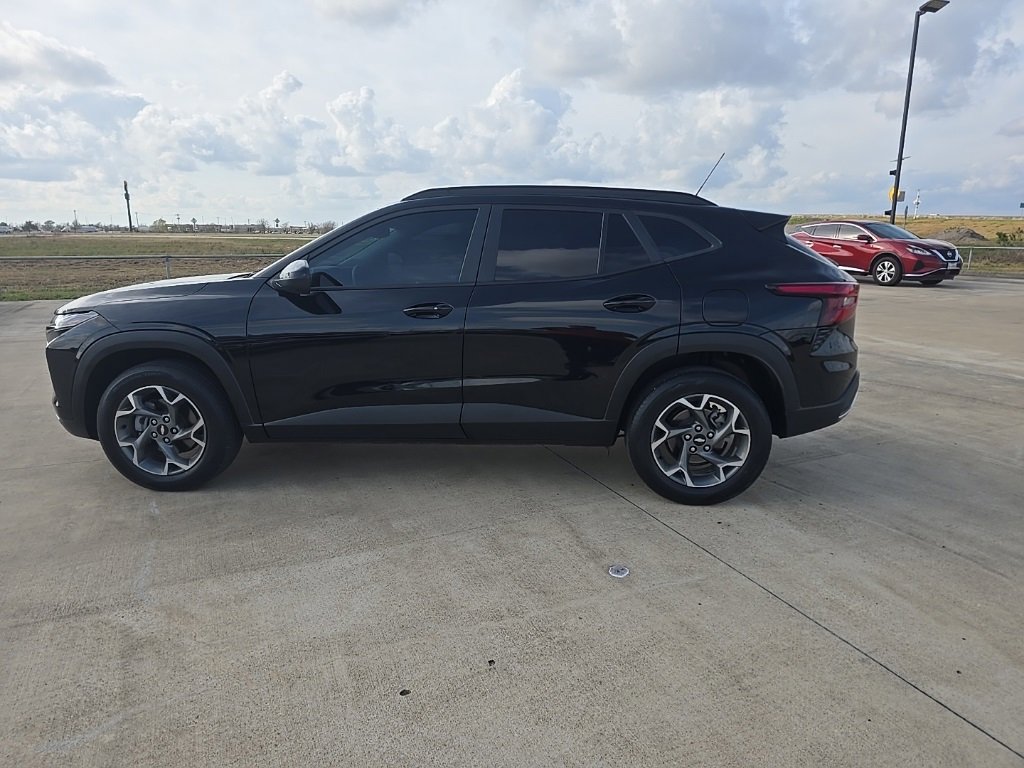 Used 2024 Chevrolet Trax LT w/ Driver Confidence Package image 8