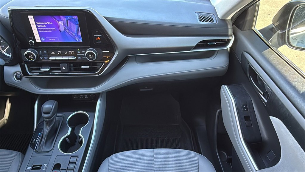 Used 2023 Toyota Highlander L image 29