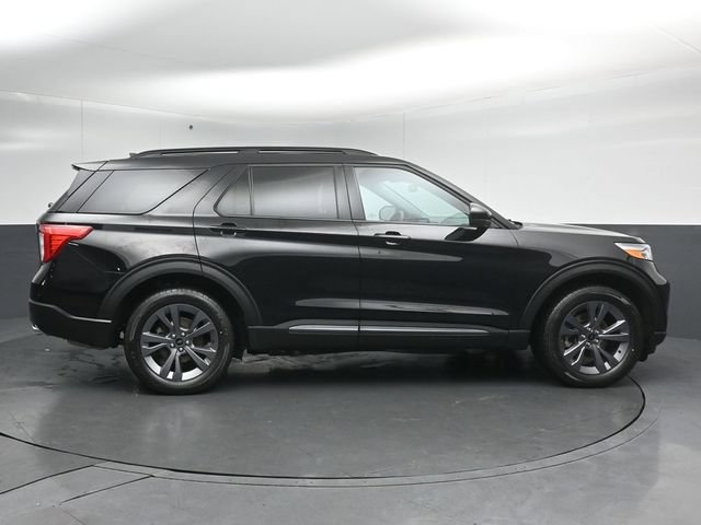 Certified 2024 Ford Explorer XLT w/ Equipment Group 202A AWD/4WD image 8