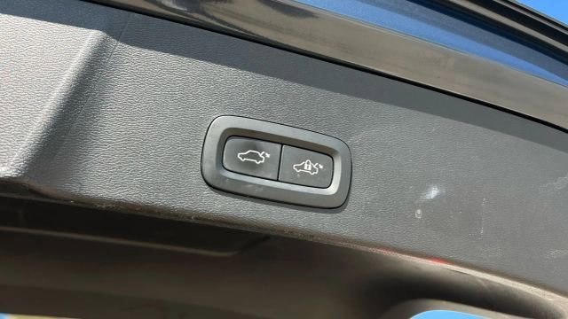 Used 2019 Volvo XC40 T5 Inscription image 23