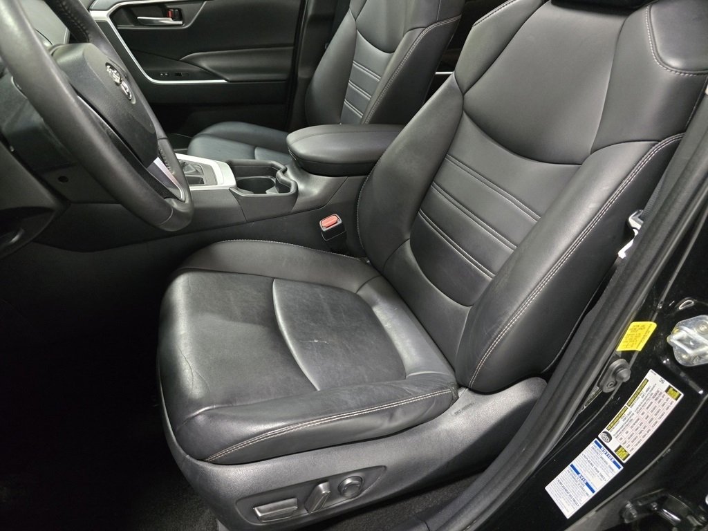 Used 2021 Toyota RAV4 XLE Premium image 22