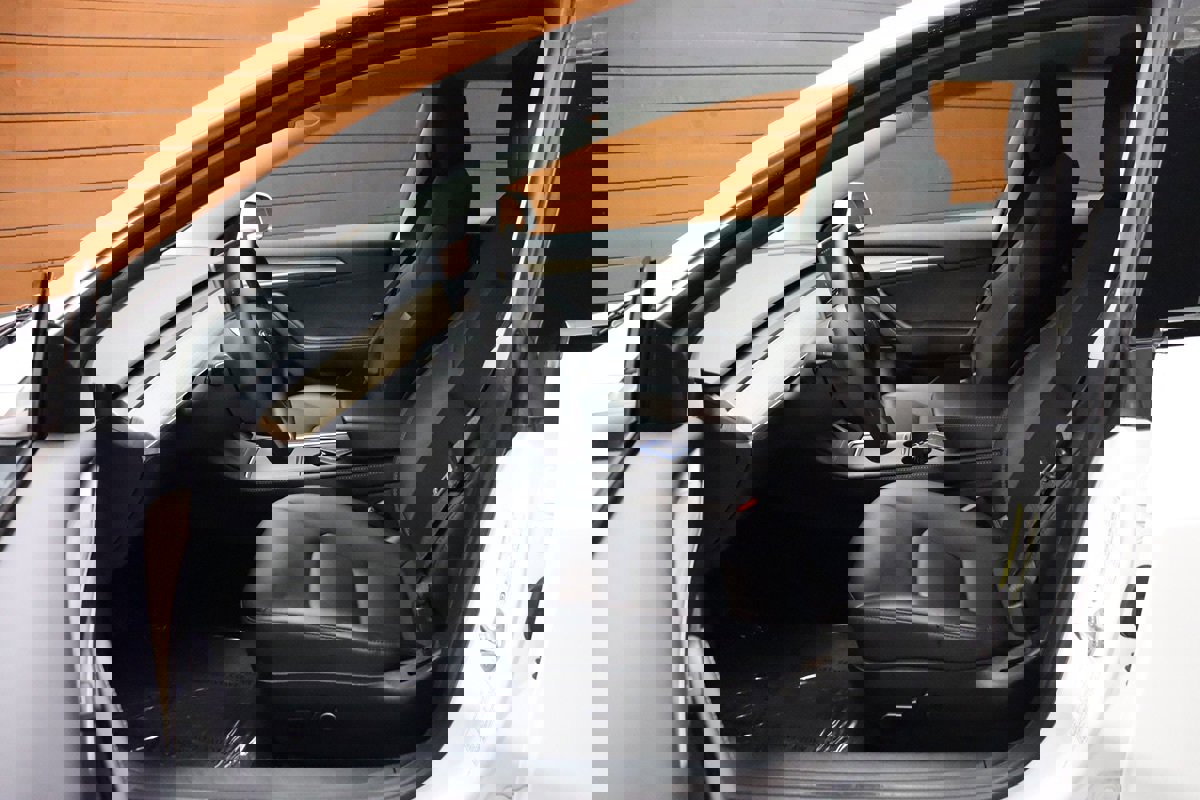 Used 2023 Tesla Model 3 Standard Range image 51
