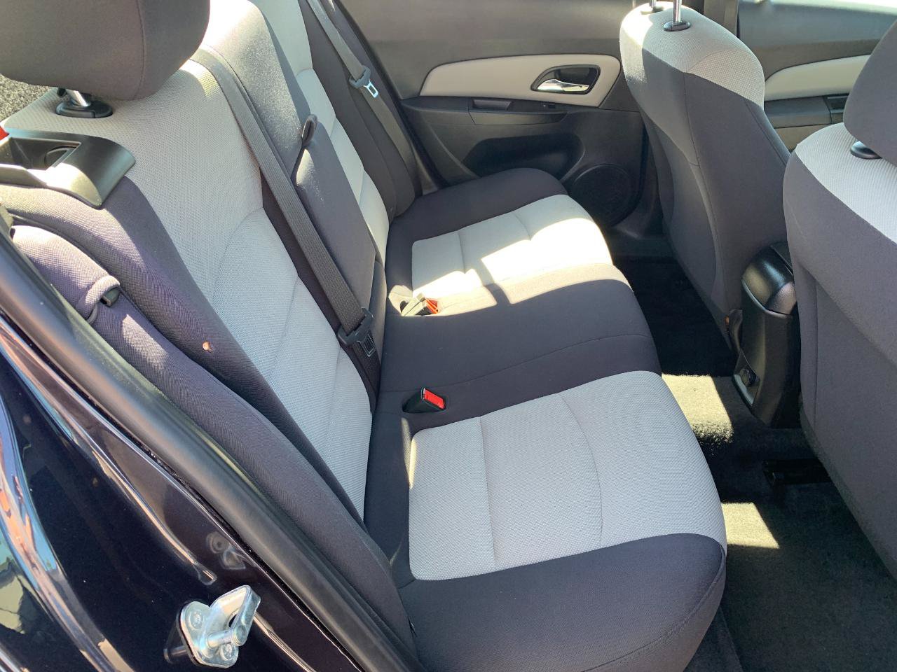Used 2014 Chevrolet Cruze LS FWD image 24
