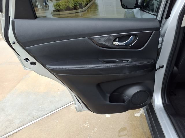 Used 2019 Nissan Rogue SV FWD image 18