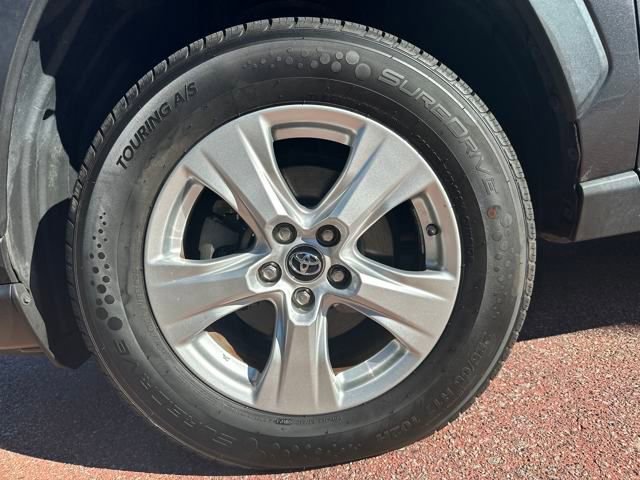 Used 2019 Toyota RAV4 LE w/ Carpet Mat Package image 26