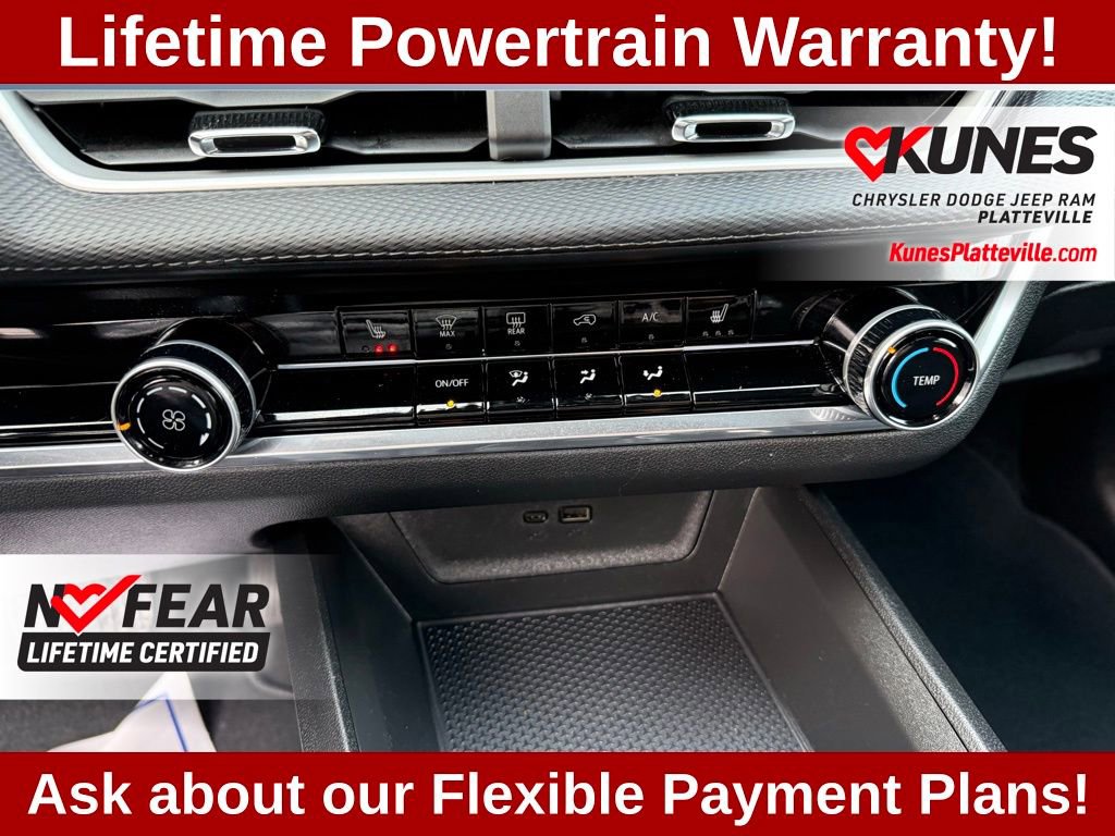 Used 2025 Chevrolet Equinox LT image 24