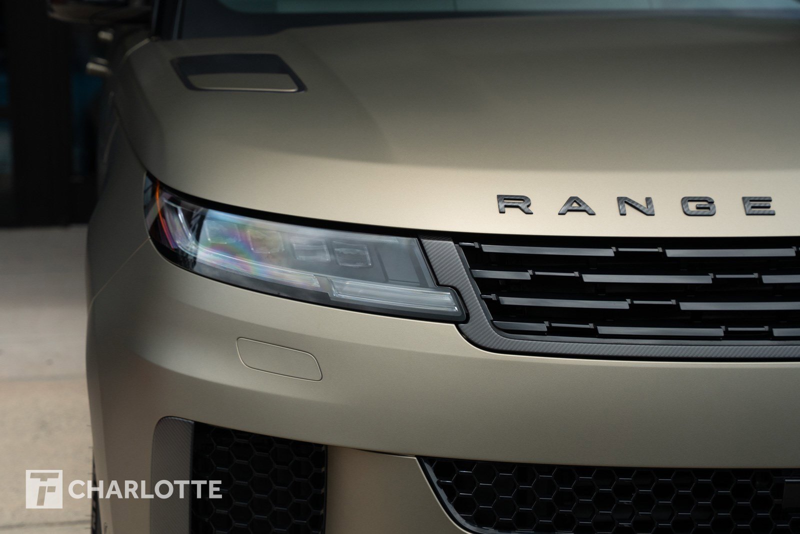 Used 2024 Land Rover Range Rover Sport SV Edition One Carbon Bronze image 4