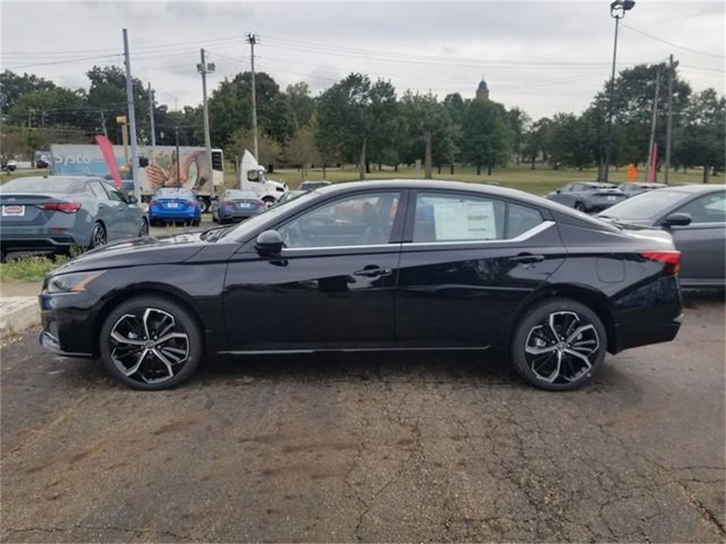 New 2025 Nissan Altima 2.5 SR image 3