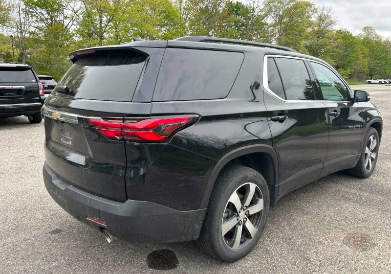 Used 2023 Chevrolet Traverse LT w/ LT Premium Package AWD/4WD image 4