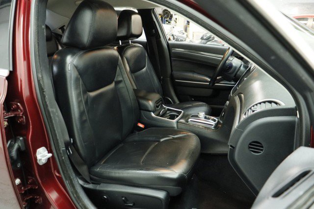Used 2017 Chrysler 300 Limited RWD image 22