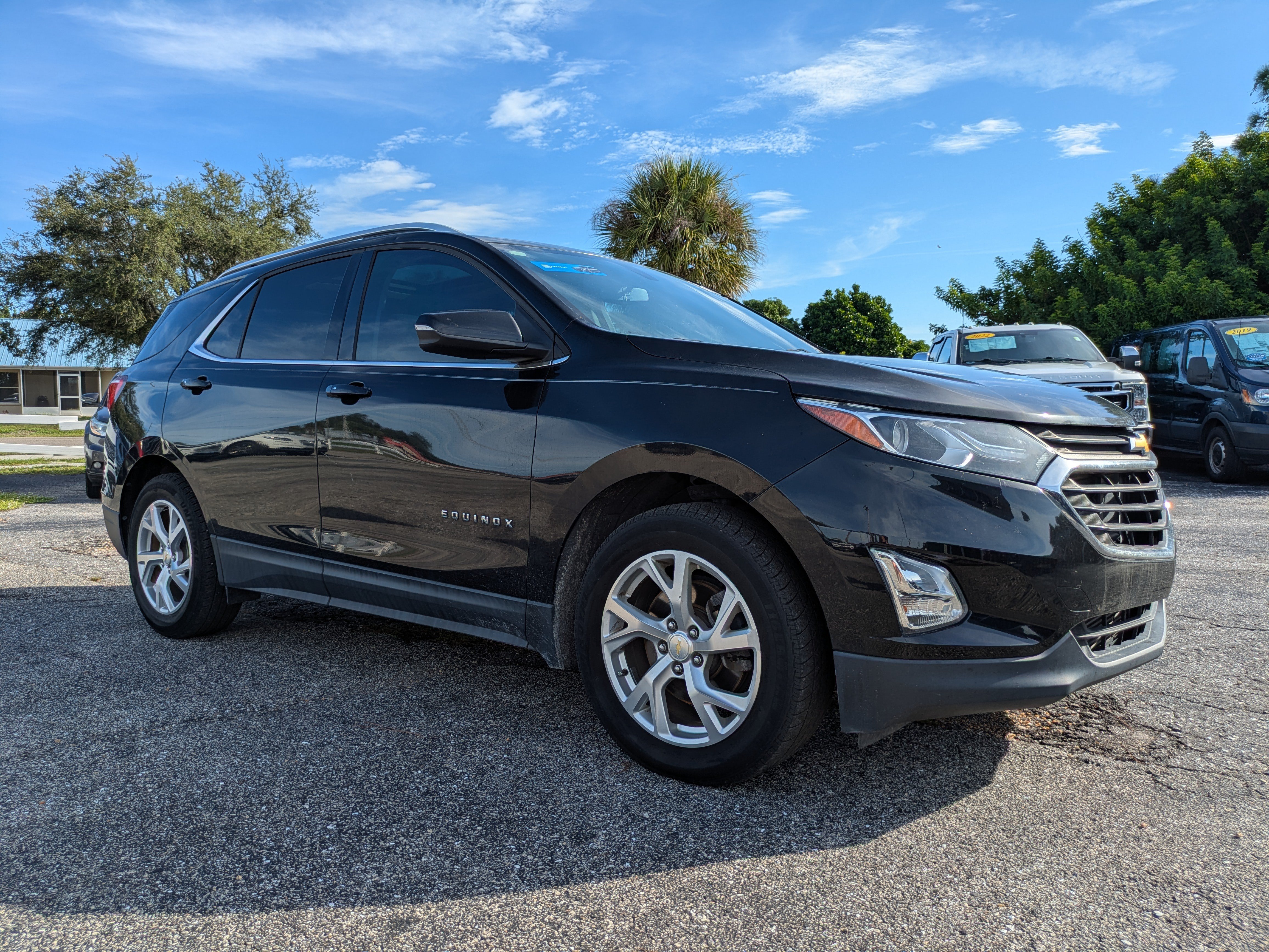 Used 2018 Chevrolet Equinox LT FWD image 2