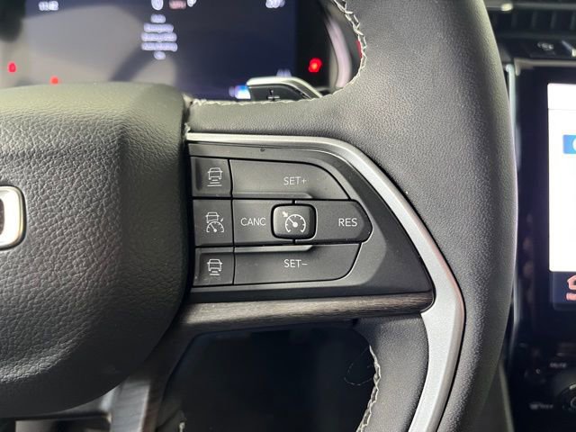 Used 2024 Jeep Grand Cherokee Limited w/ Black Appearance Package image 21