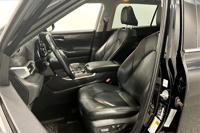Used 2020 Toyota Highlander Limited image 22