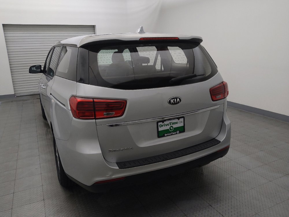 Used 2019 Kia Sedona L FWD image 6