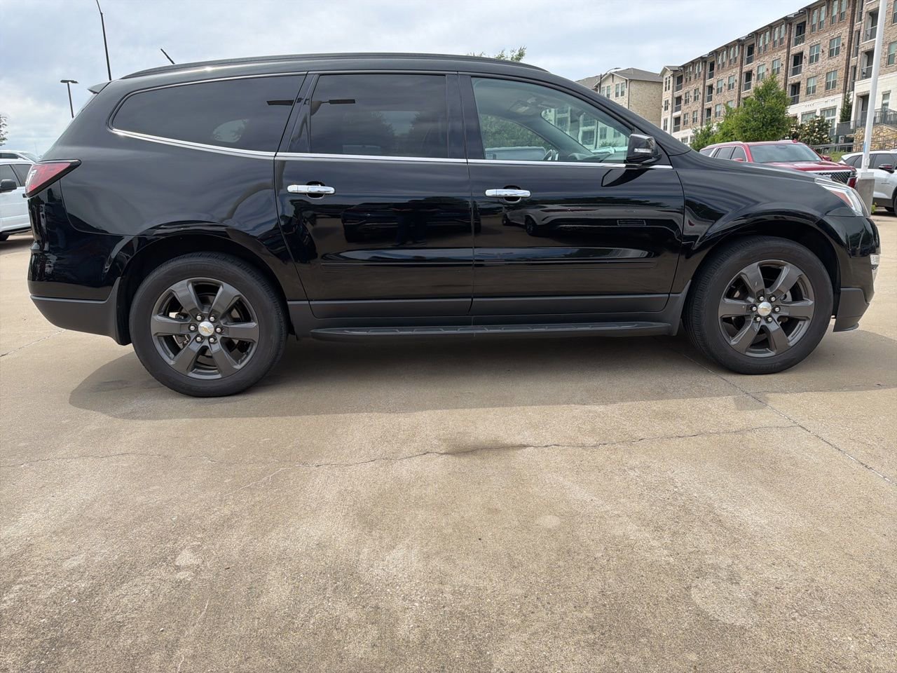 Used 2017 Chevrolet Traverse LT FWD image 5