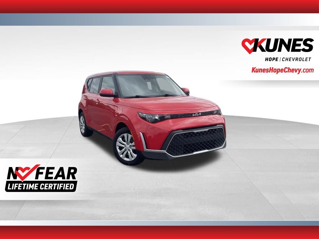 Used 2023 Kia Soul LX image 1