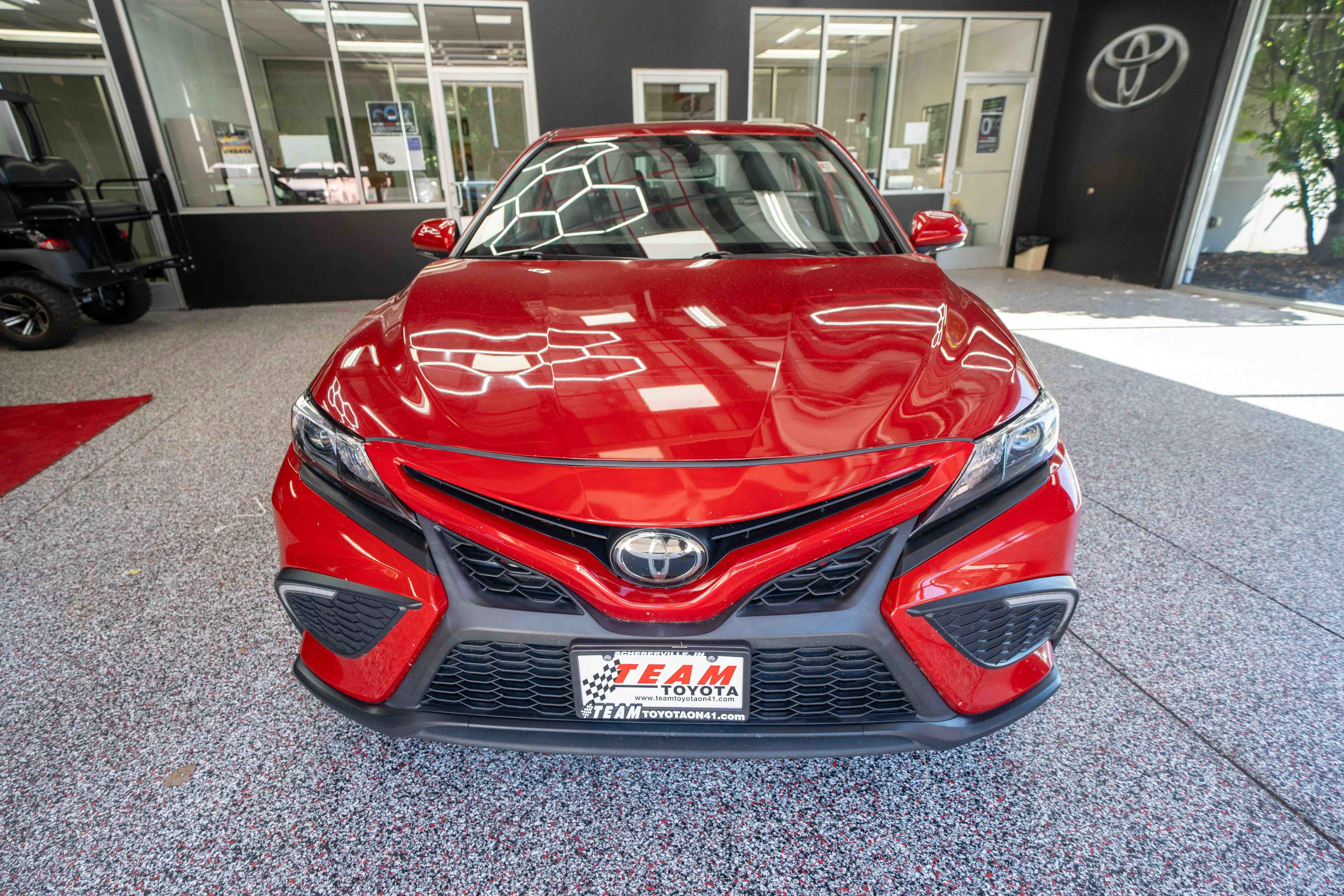 Used 2024 Toyota Camry SE w/ Convenience Package FWD image 6