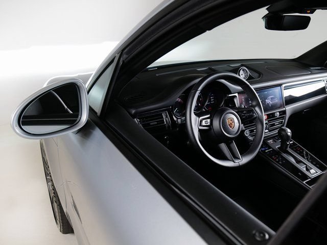 Certified 2026 Porsche Macan AWD/4WD image 28