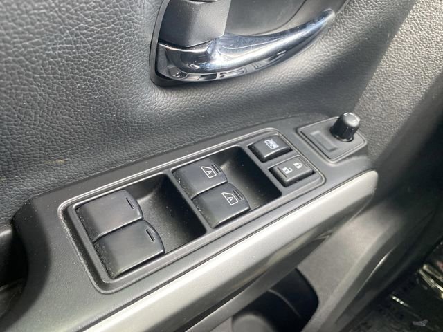 Used 2024 Nissan Titan SV w/ SV Convenience Package image 25
