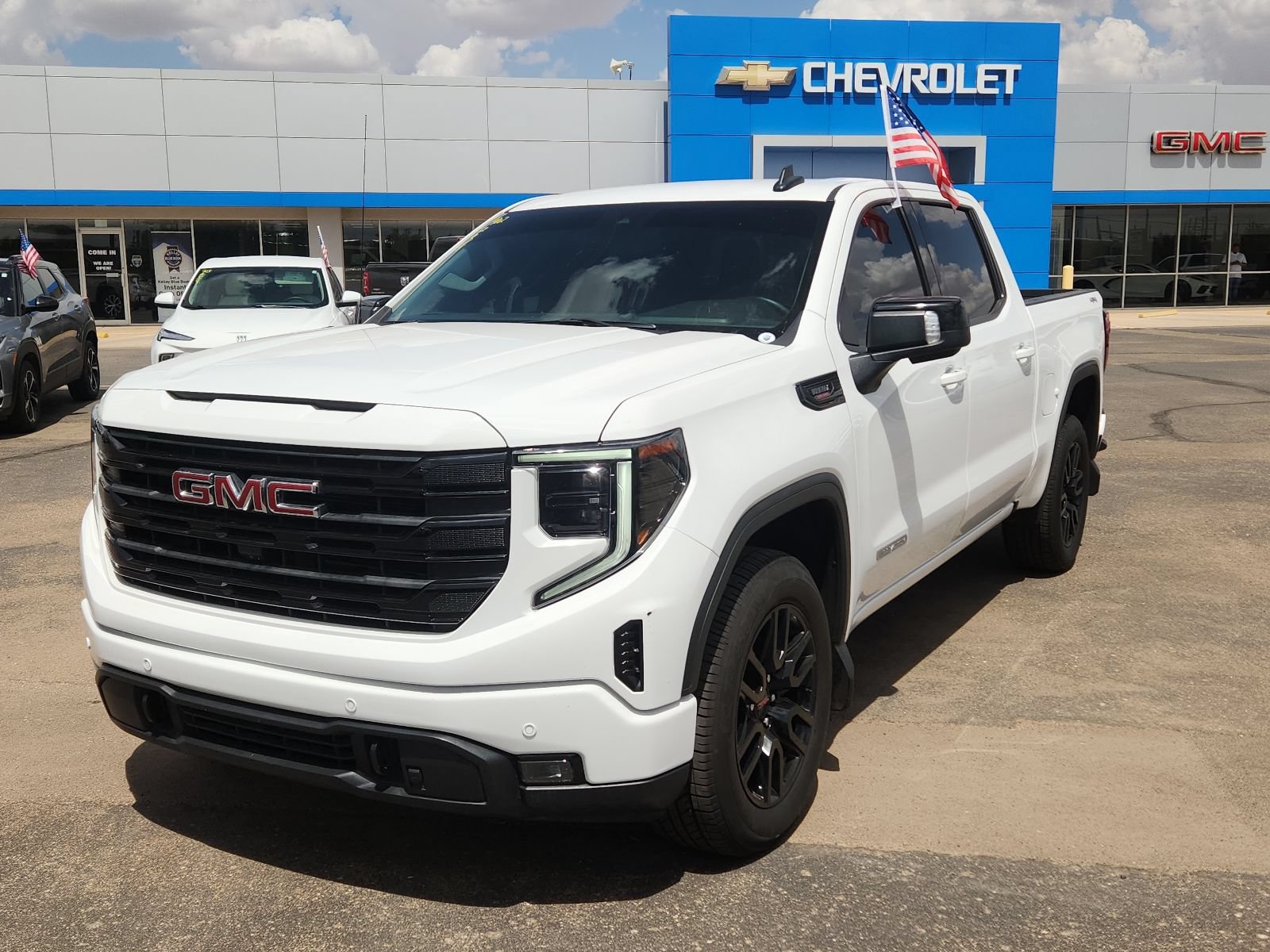 Used 2025 GMC Sierra 1500 Elevation w/ Preferred Package AWD/4WD image 1