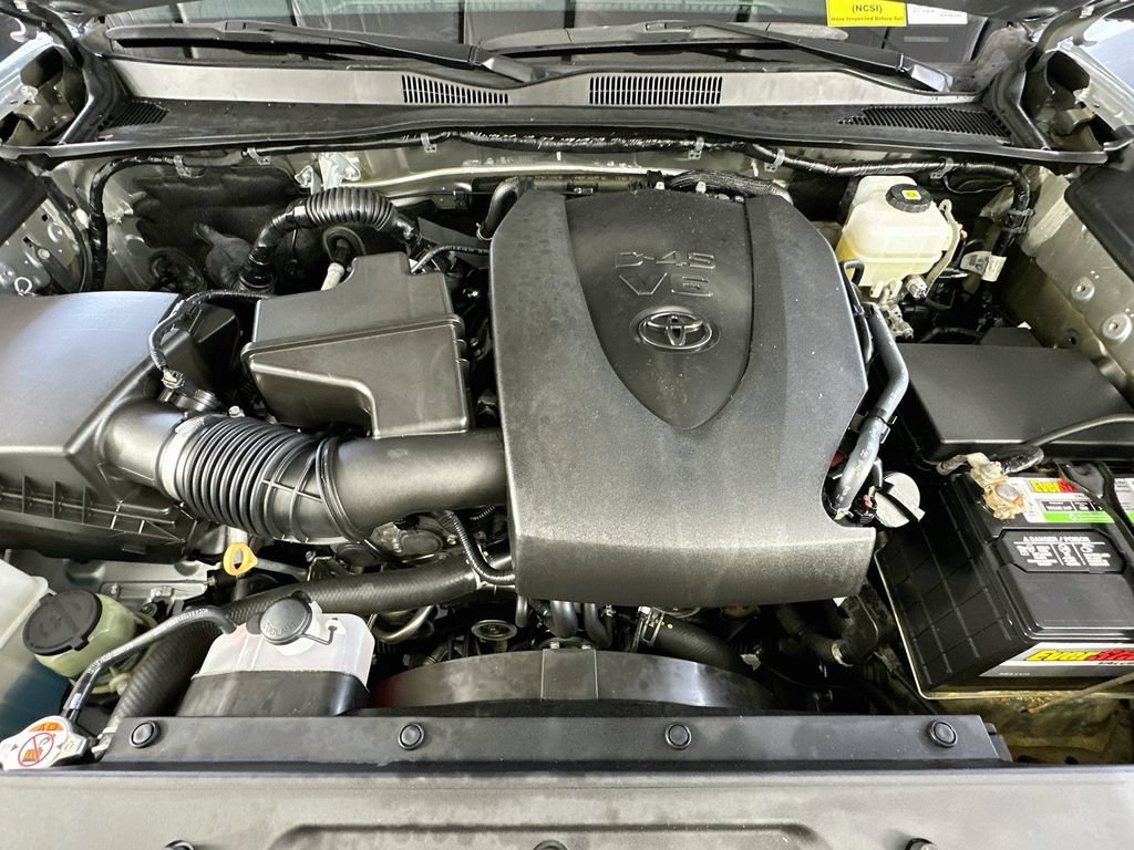 Used 2022 Toyota Tacoma TRD Off-Road AWD/4WD image 30