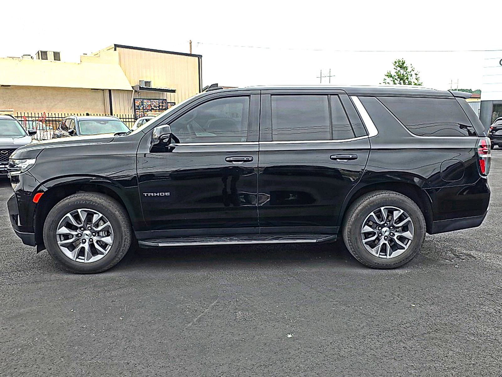 Used 2024 Chevrolet Tahoe LT w/ LT Signature Package RWD image 4