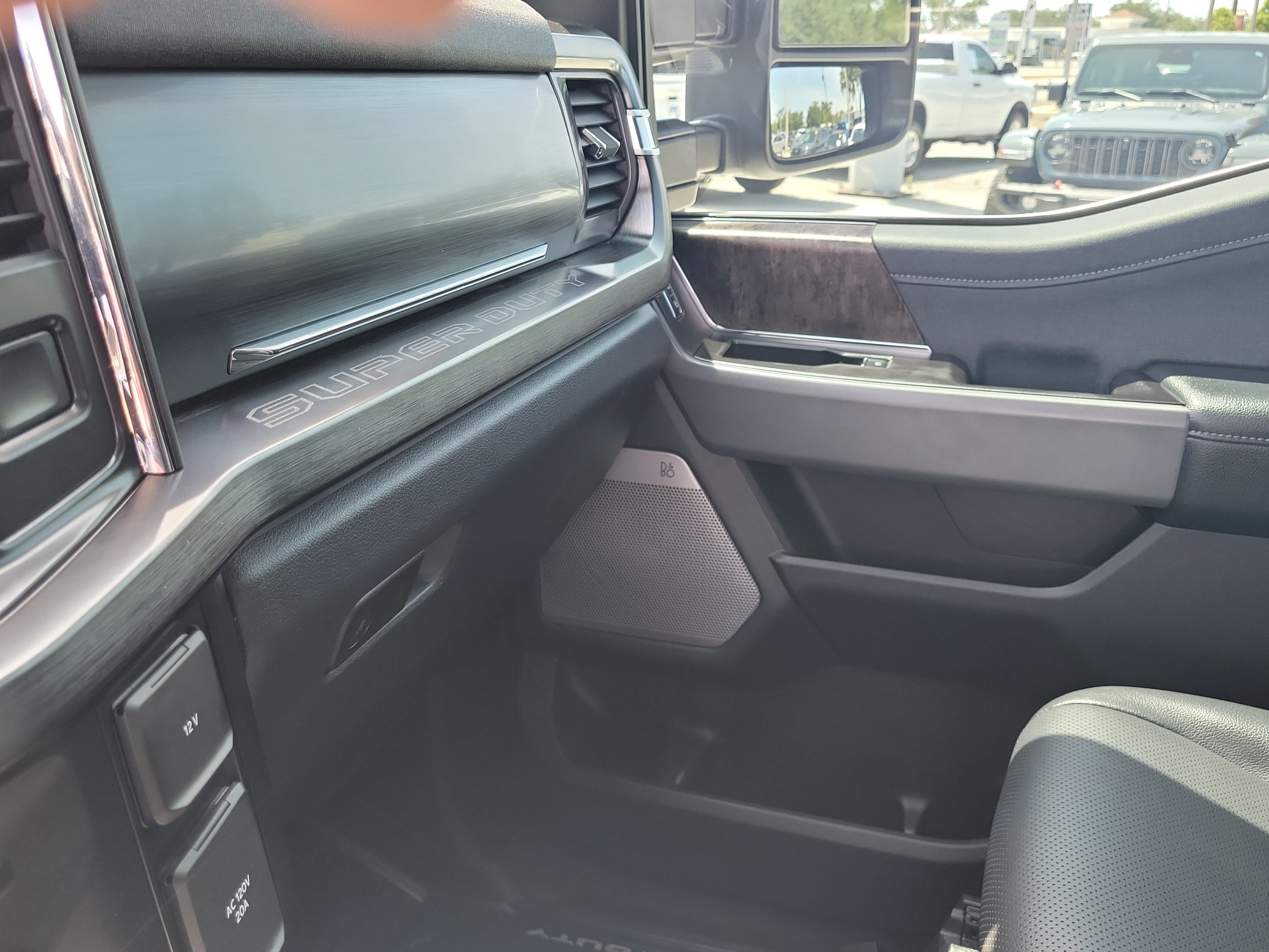 Used 2023 Ford F250 Lariat w/ Lariat Ultimate Package AWD/4WD image 30