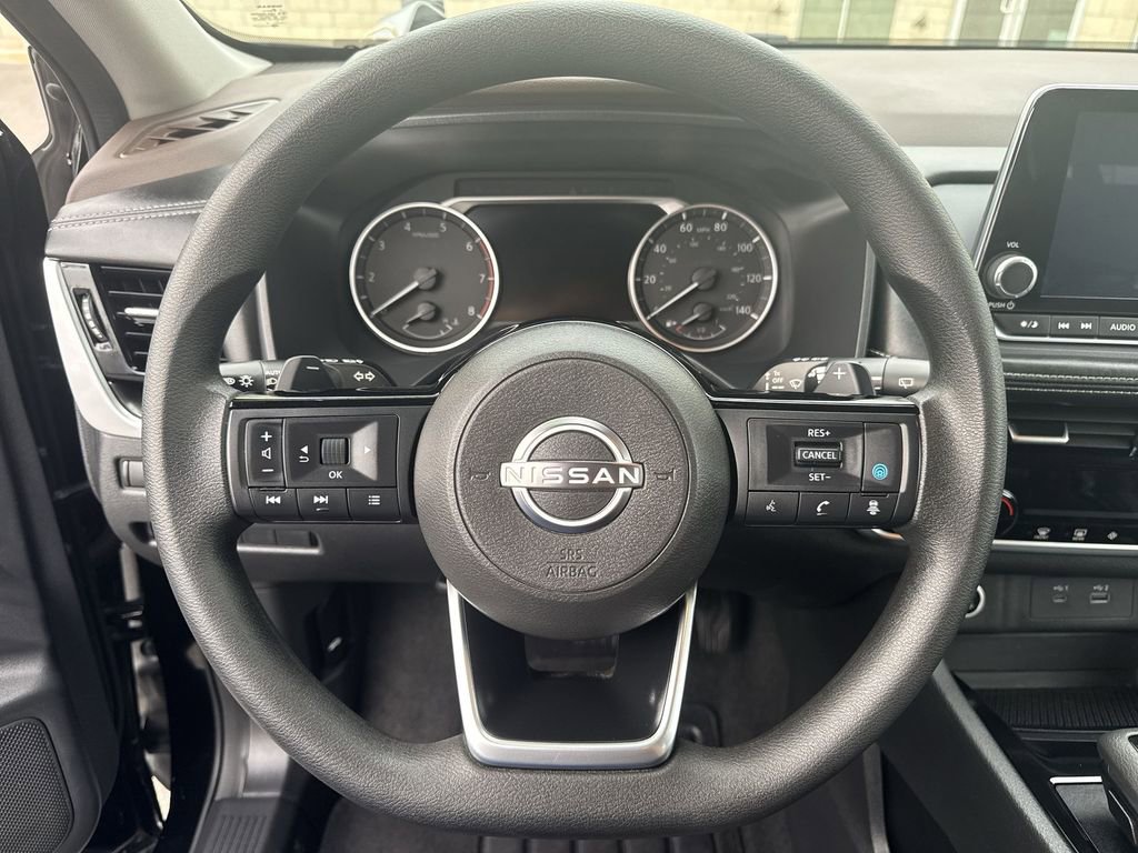 Used 2022 Nissan Rogue SV image 11