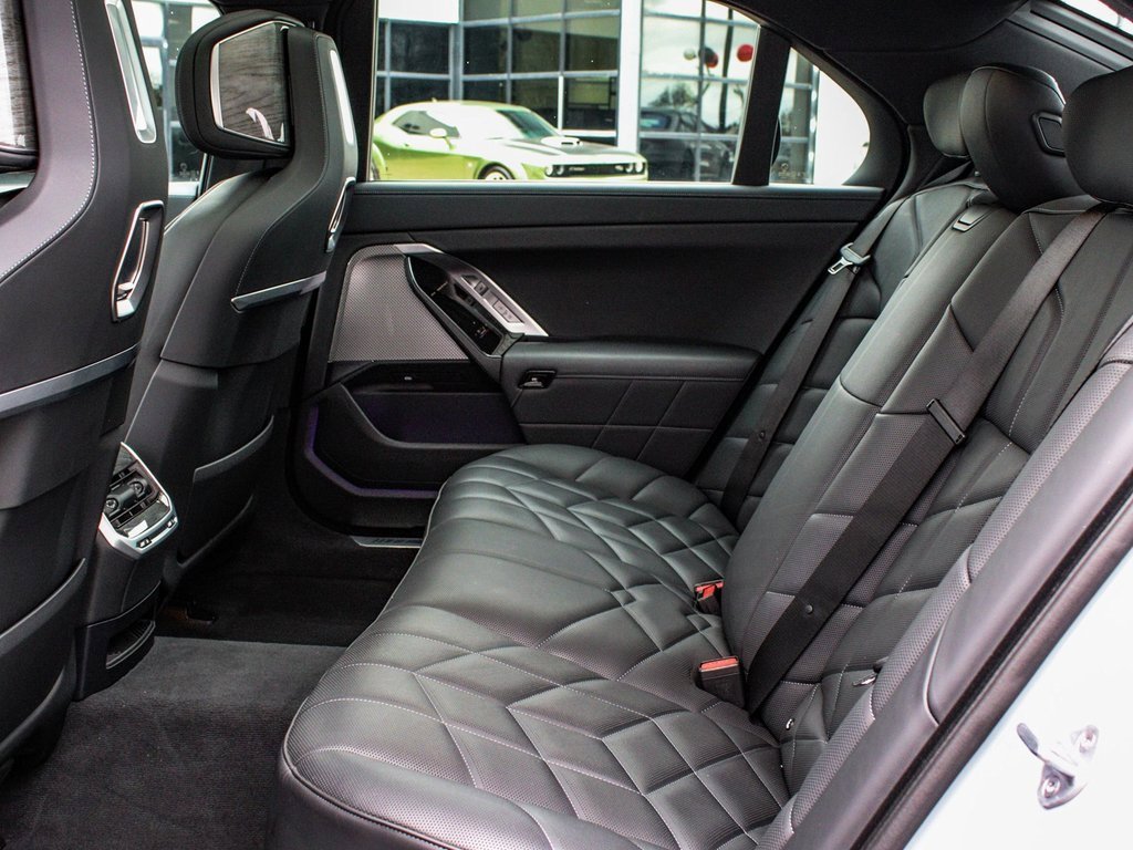Used 2025 BMW 740i xDrive image 39