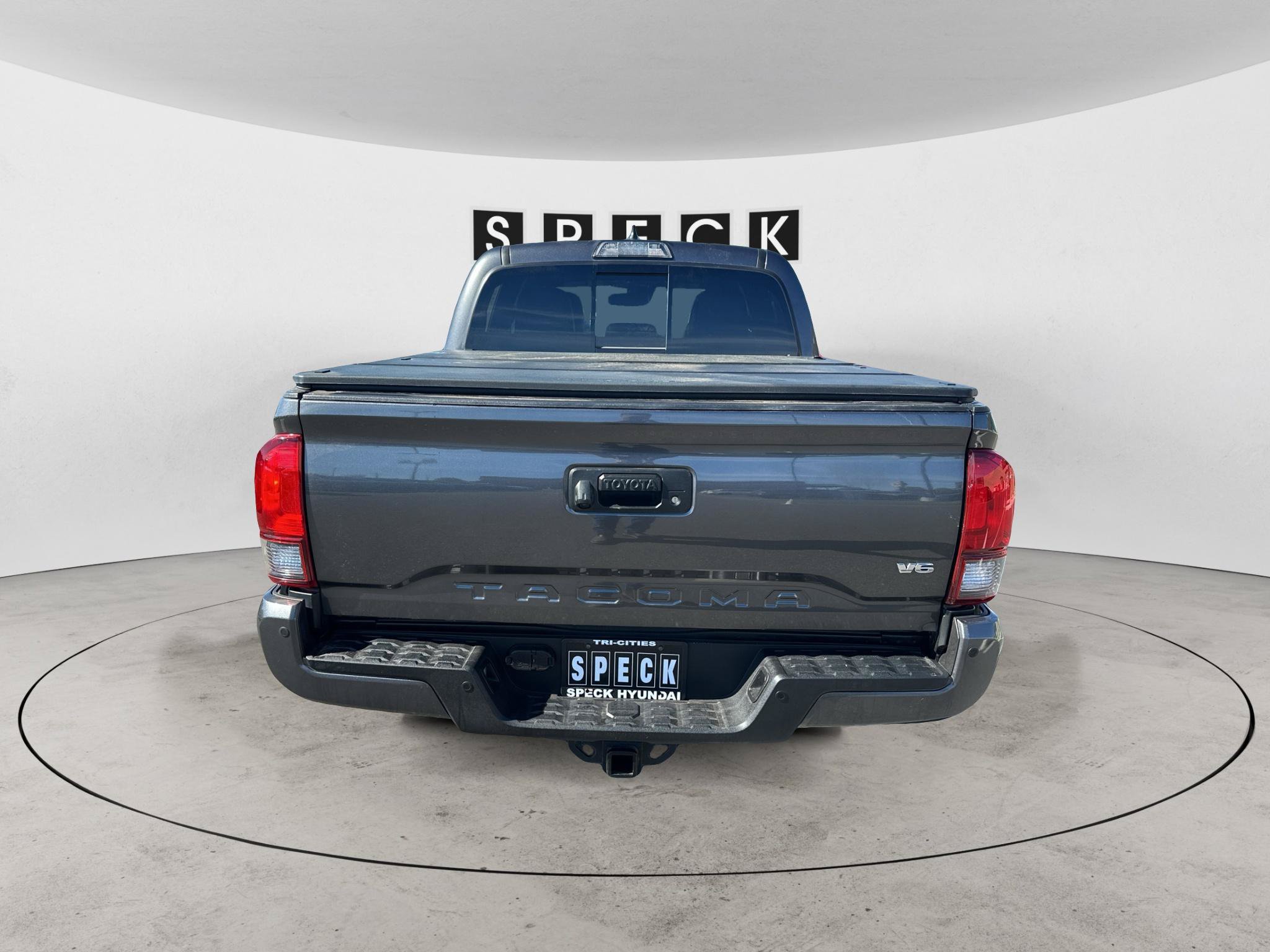 Used 2019 Toyota Tacoma TRD Sport AWD/4WD image 4