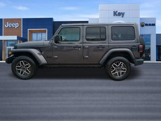 Used 2025 Jeep Wrangler Unlimited Sahara AWD/4WD image 2