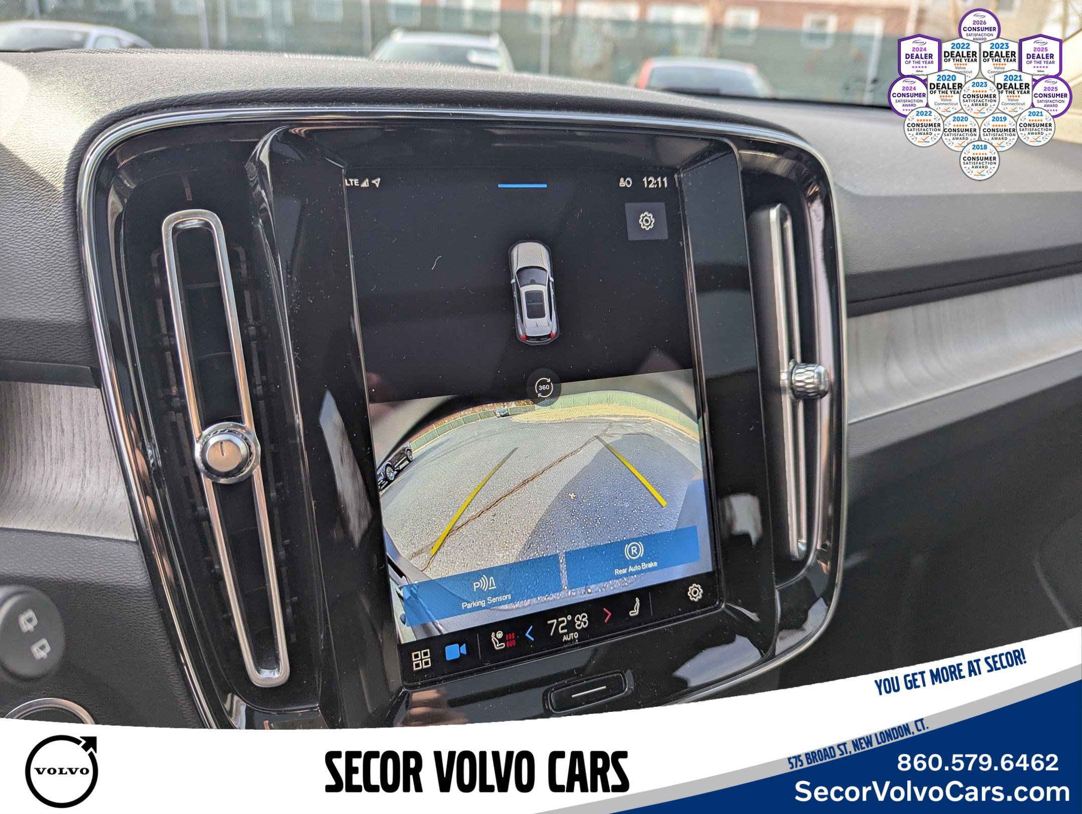 Certified 2023 Volvo XC40 B5 Ultimate w/ Protection Package Premier image 18