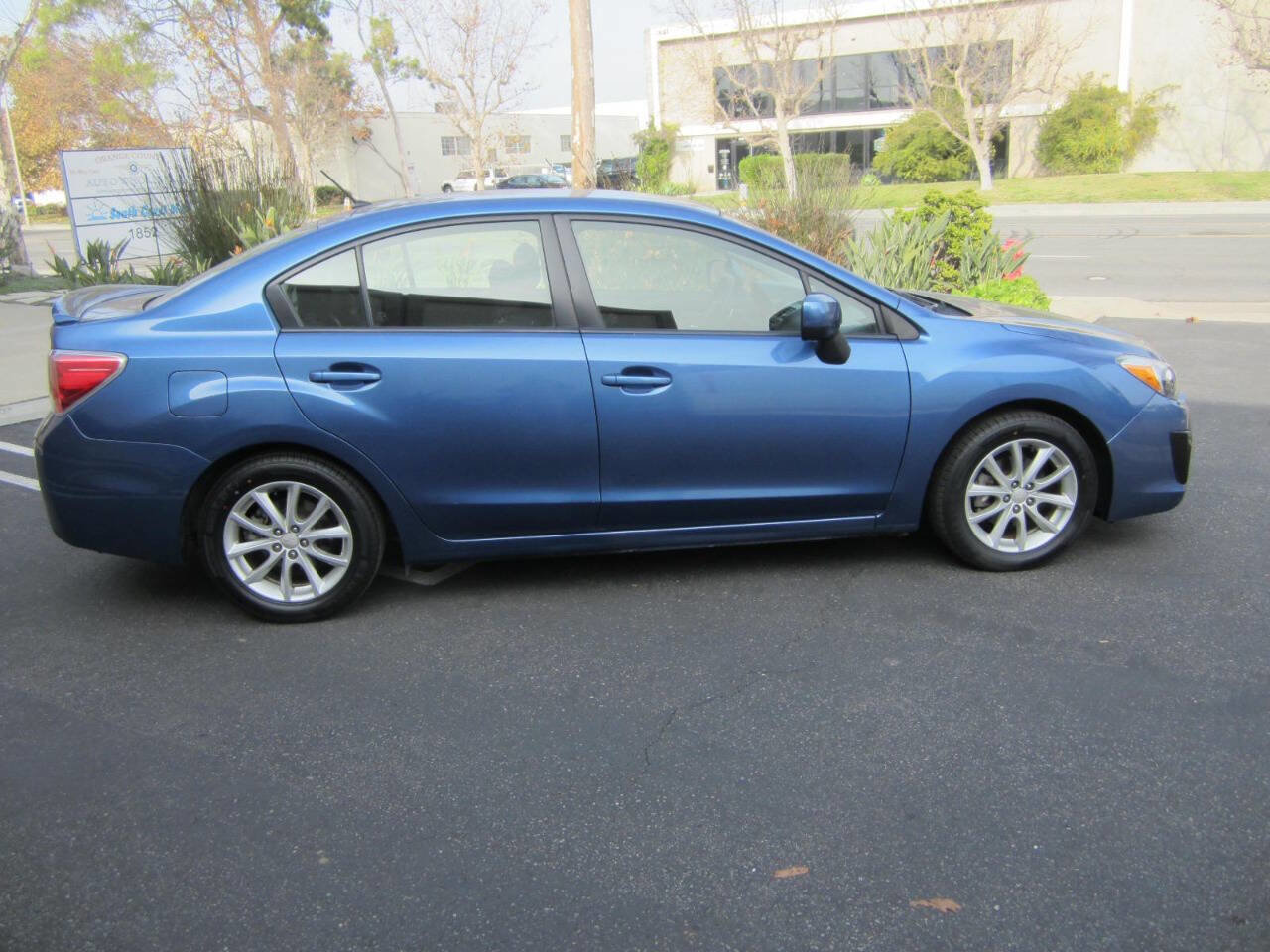 Used 2014 Subaru Impreza 2.0i Premium w/ All-Weather Package w/CVT image 2
